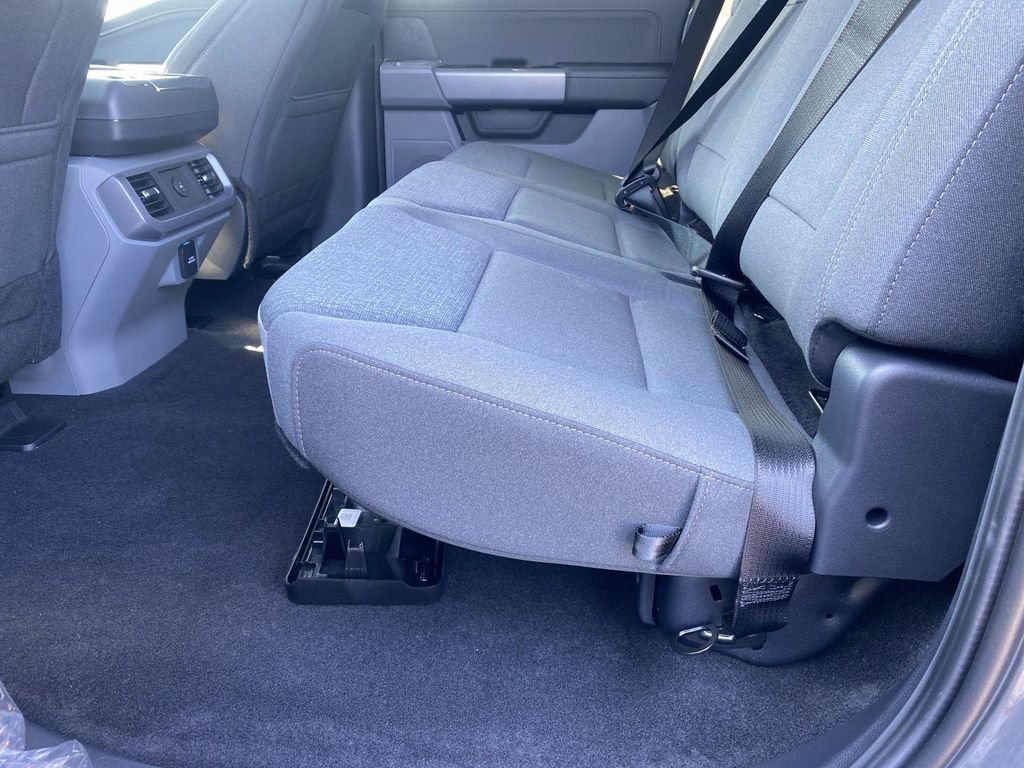 New 2026 Carbonized Gray Metallic Ford XLT image 9