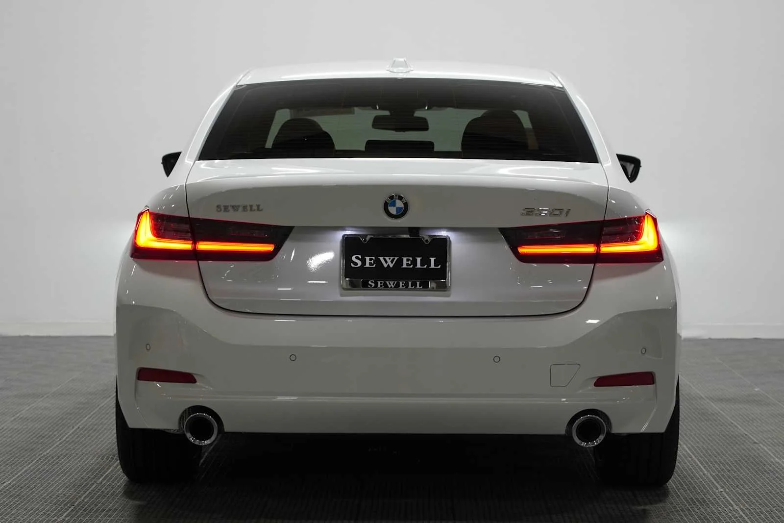 New 2026 Mineral White Metallic BMW 330i image 5