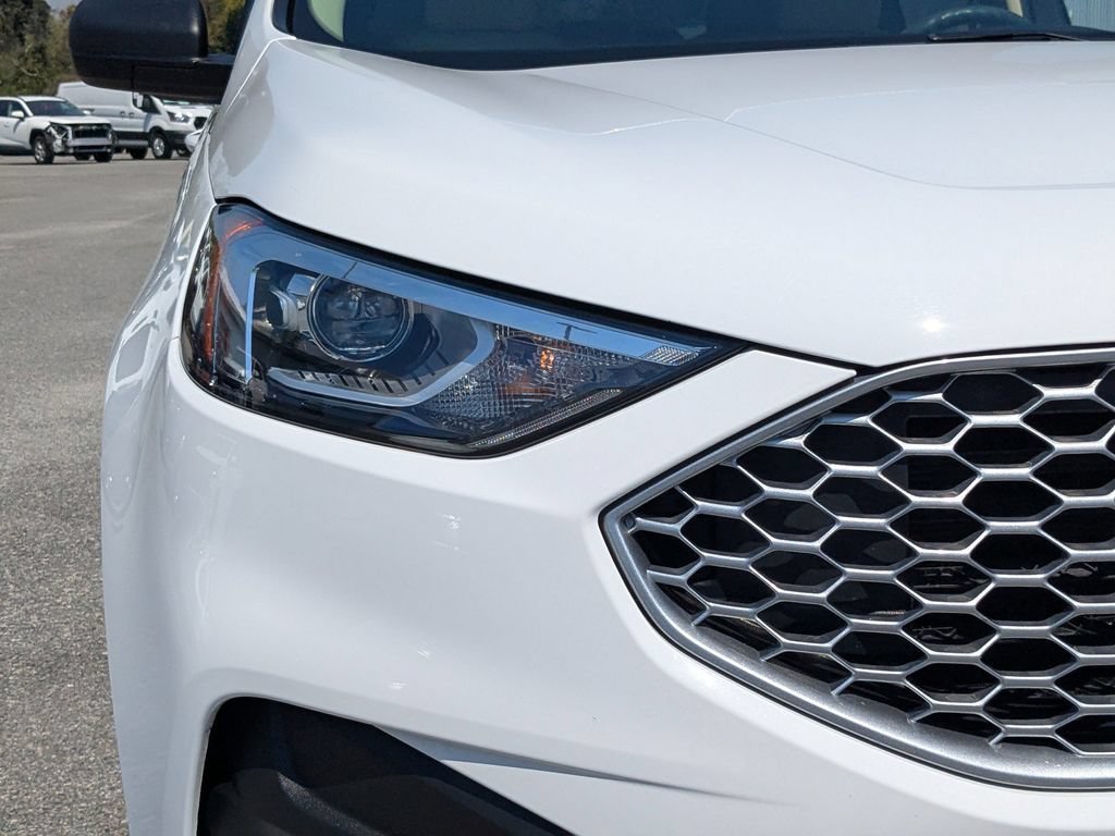 Used 2023 White Ford SE image 10