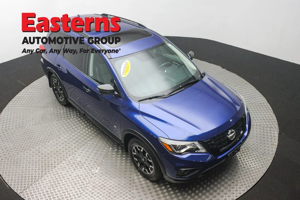 Used 2020 Blue Nissan SL image 3