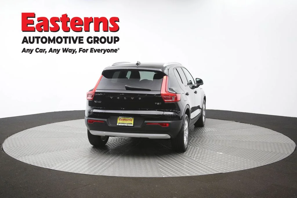 Used 2019 Black Volvo Momentum image 37