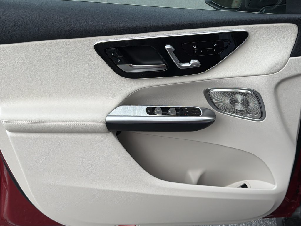 New 2026 MANUFAKTUR Patagonia Red Metallic Mercedes-Benz GLC 300 image 50