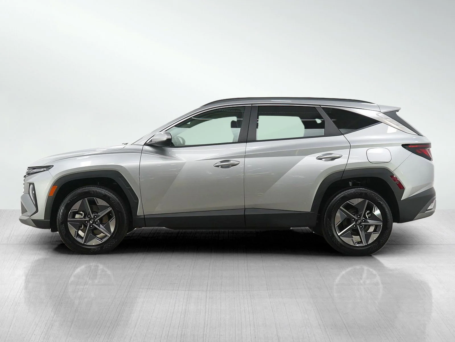 Used 2025 Hyundai Tucson SEL with VIN 5NMJBCDE8SH554105 for sale in Minneapolis, Minnesota