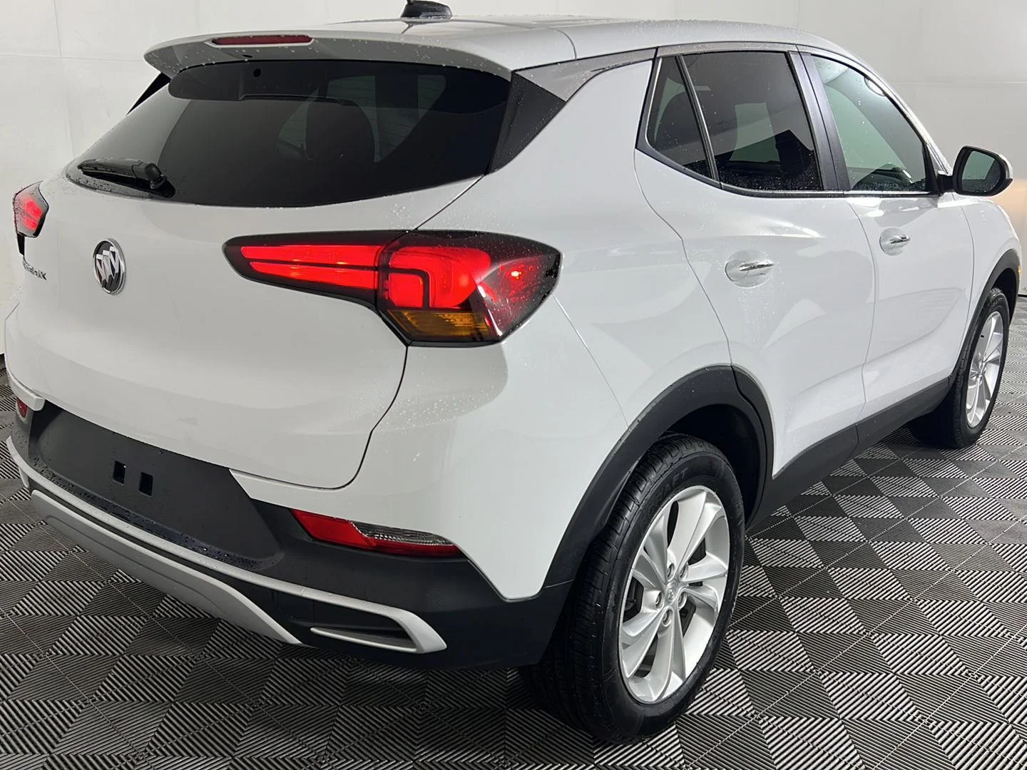 Used 2023 Summit White Buick Preferred image 7