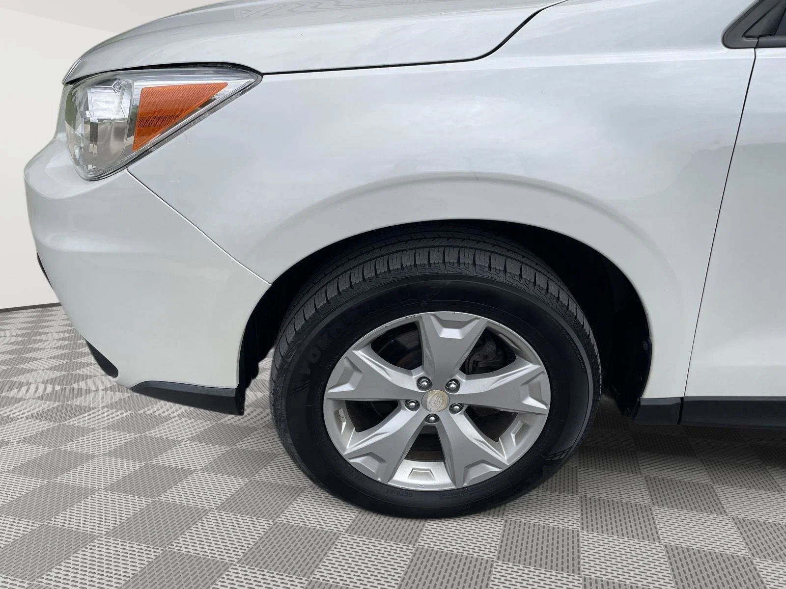 Used 2015 Satin White Pearl Subaru 2.5i Premium image 23