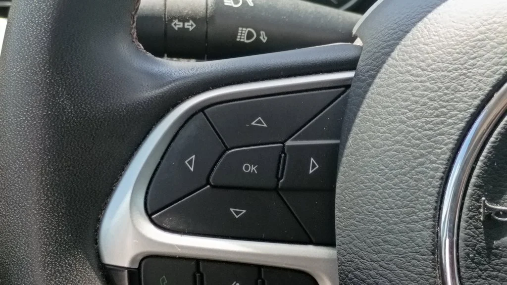 Used 2021 White Jeep Latitude image 25