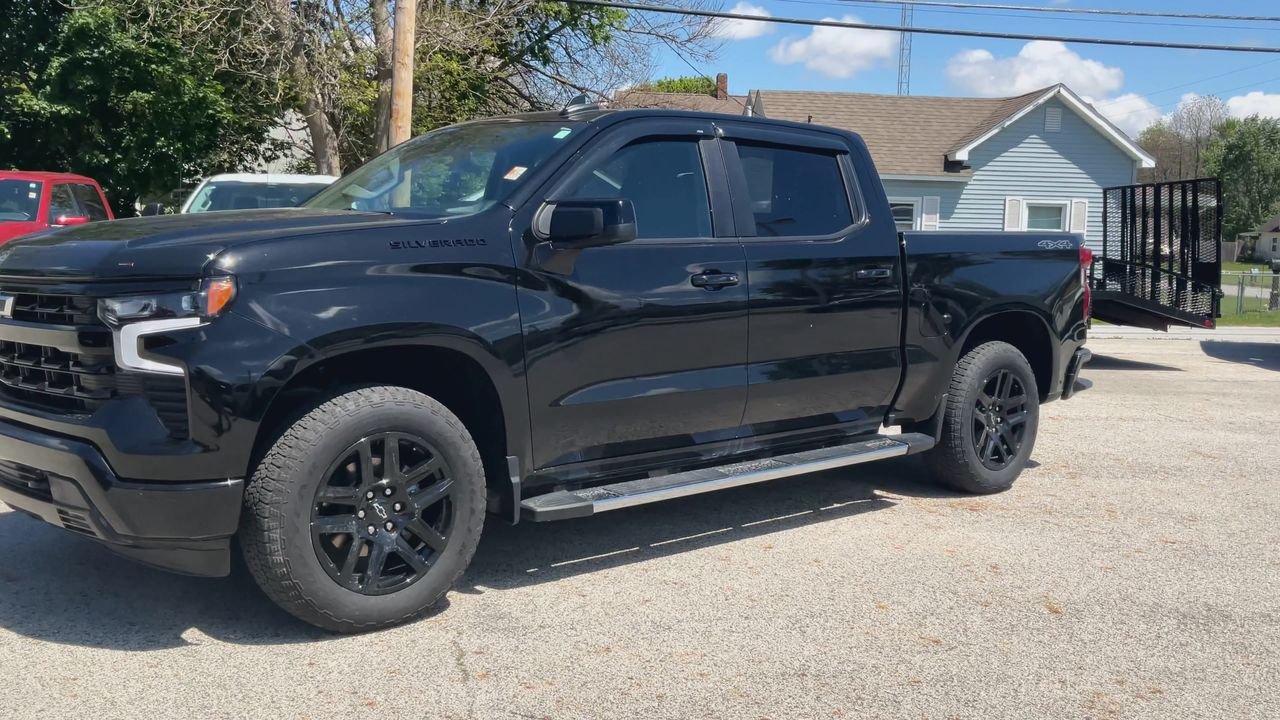 Used 2025 BLACK Chevrolet Rst image 7