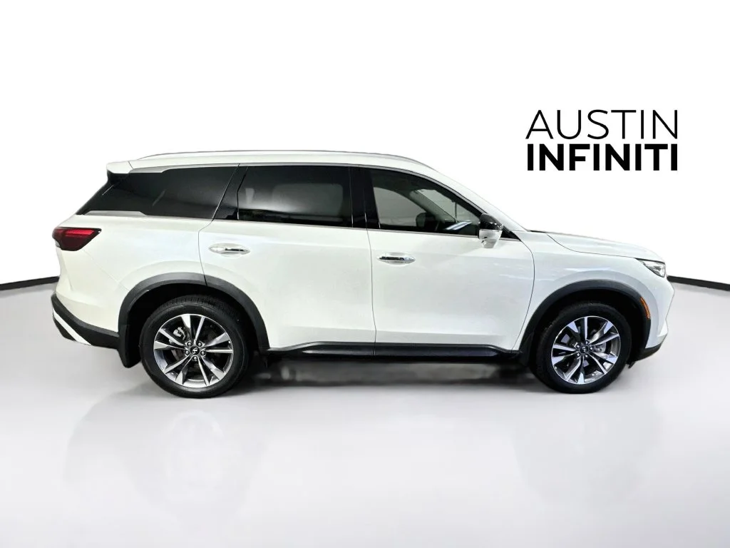 Certified Used 2024 White INFINITI LUXE image 11