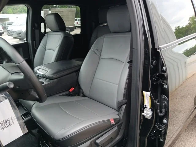 New 2026 Diamond Black Crystal Pearl-Coat Exterior Paint RAM Tradesman image 30