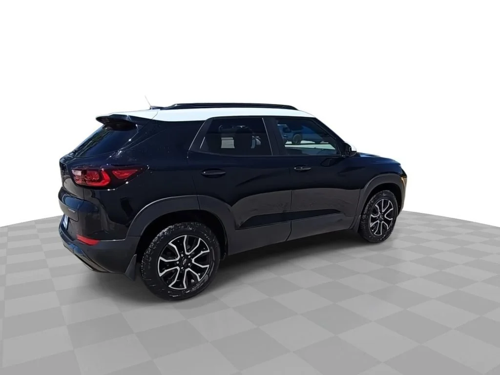 Used 2024 Mosaic Black Metallic Chevrolet ACTIV image 8