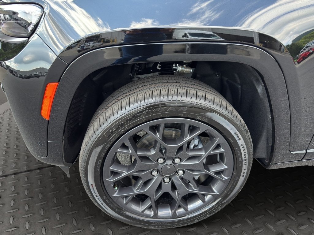 New 2026 Diamond Black Crystal Pearl-Coat Exterior Paint Jeep Summit image 12