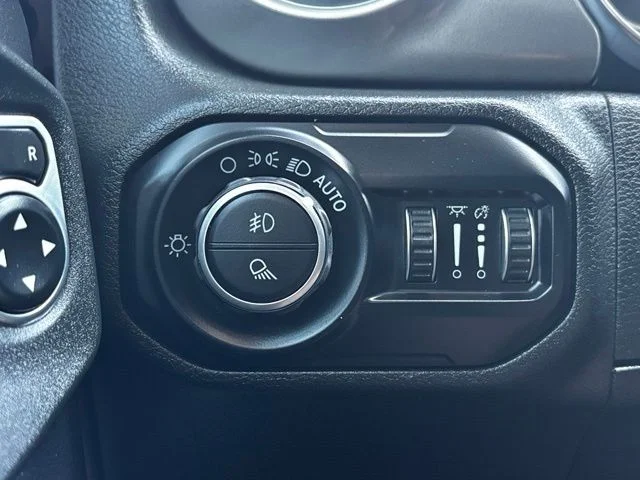 Used 2020 White Jeep Overland image 20