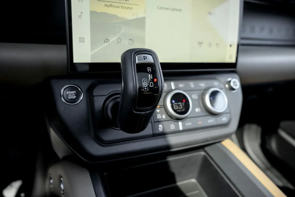 New 2026 Santorini Black Land Rover X-Dynamic SE image 15