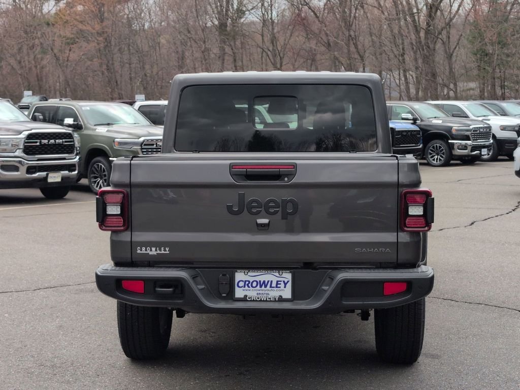 New 2026 Granite Crystal Metallic Clear-Coat Exterior Paint Jeep Sahara image 4