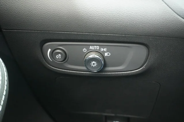 New 2026 Summit White Buick Preferred image 27