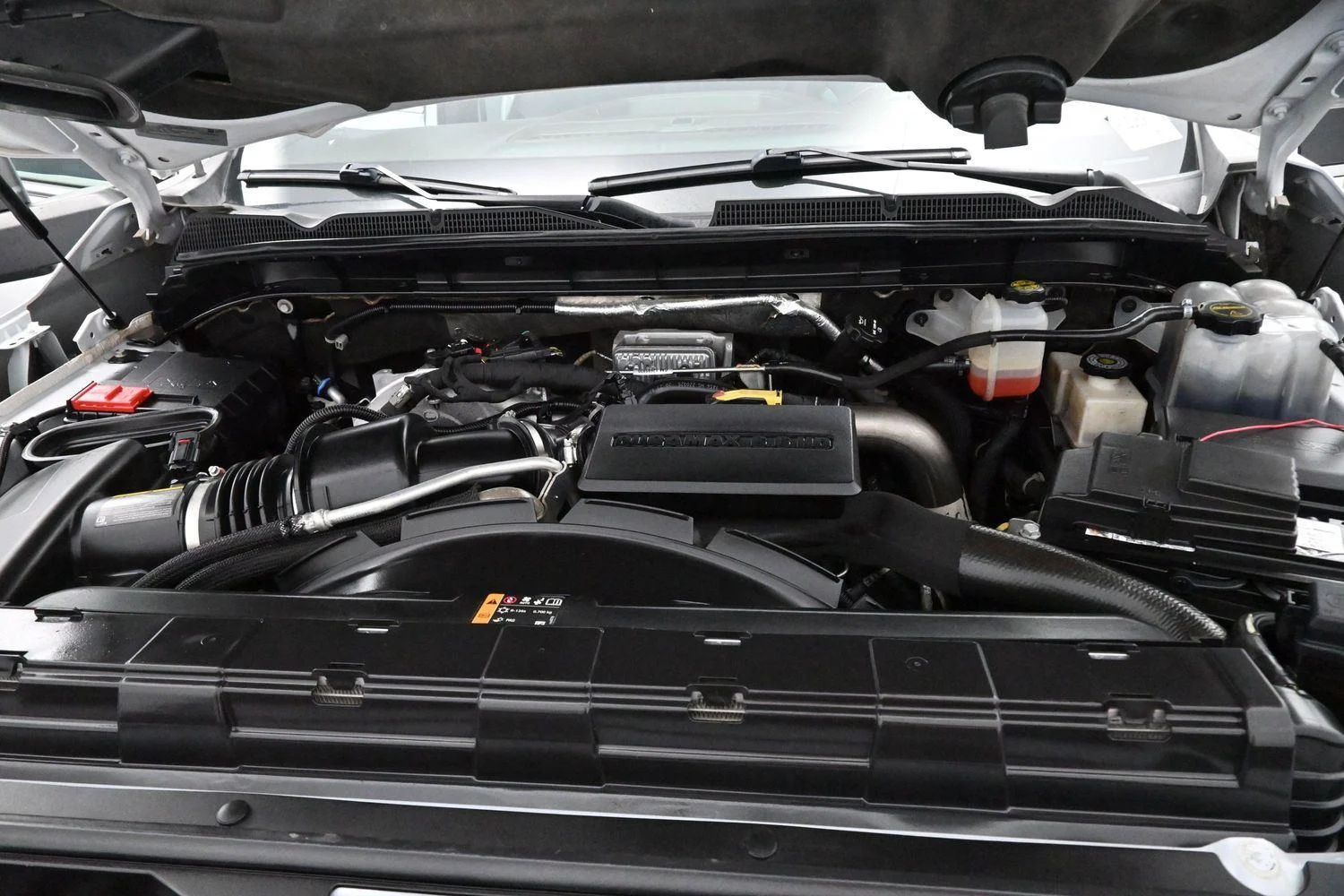 Used 2022 White Frost Tricoat GMC Denali image 15