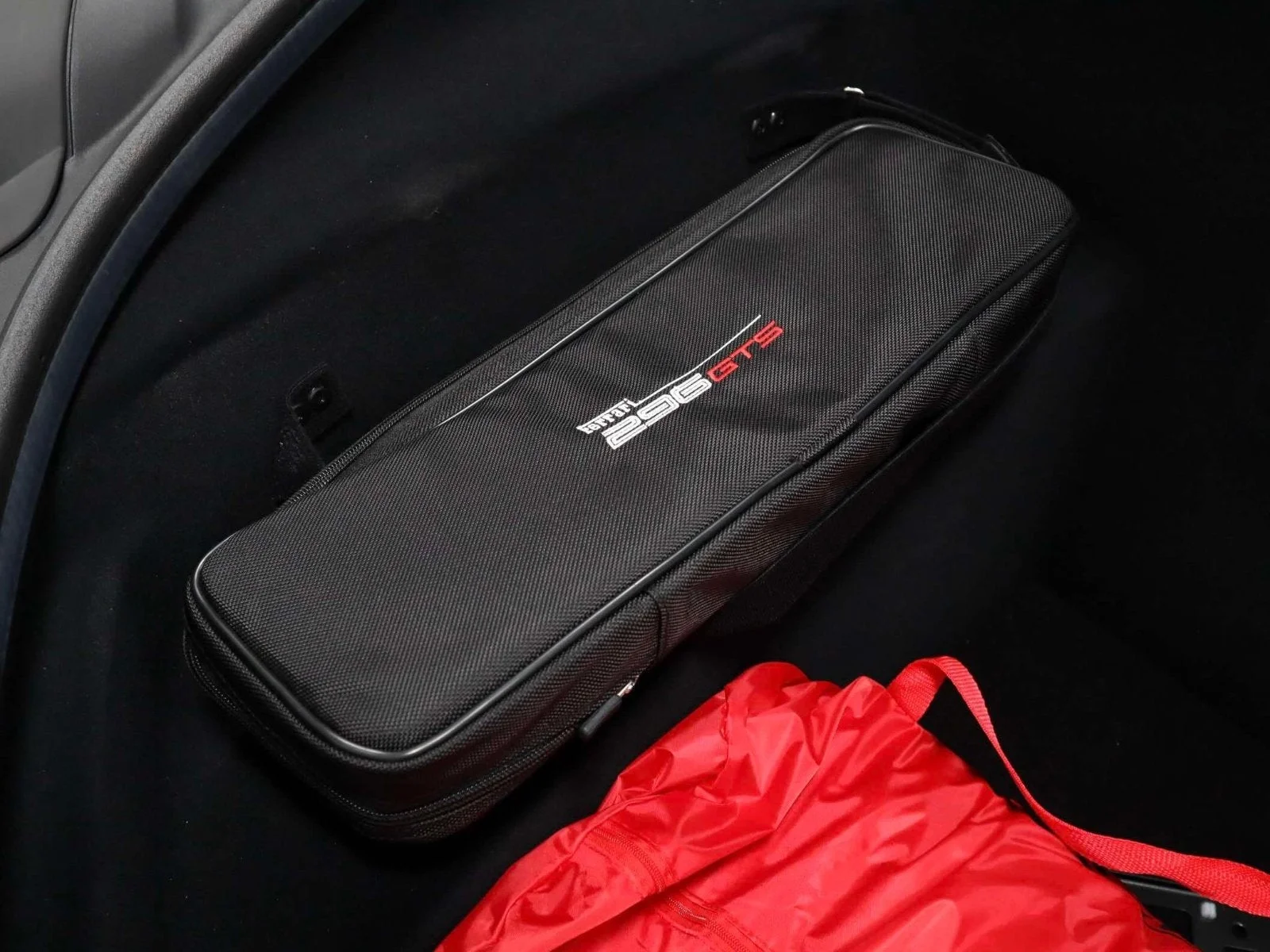 Certified Used 2024 Blu Corsa Ferrari  image 12