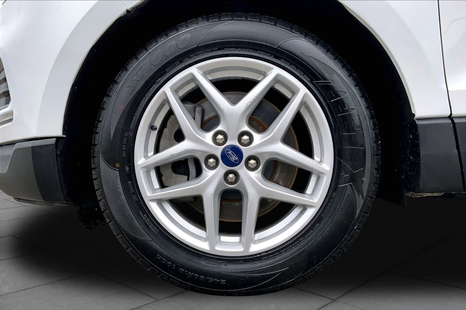 Used 2022 Oxford White Ford SEL image 11