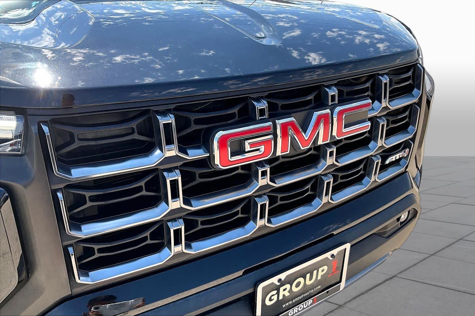 Used 2023 Onyx Black GMC 4WD AT4 image 29
