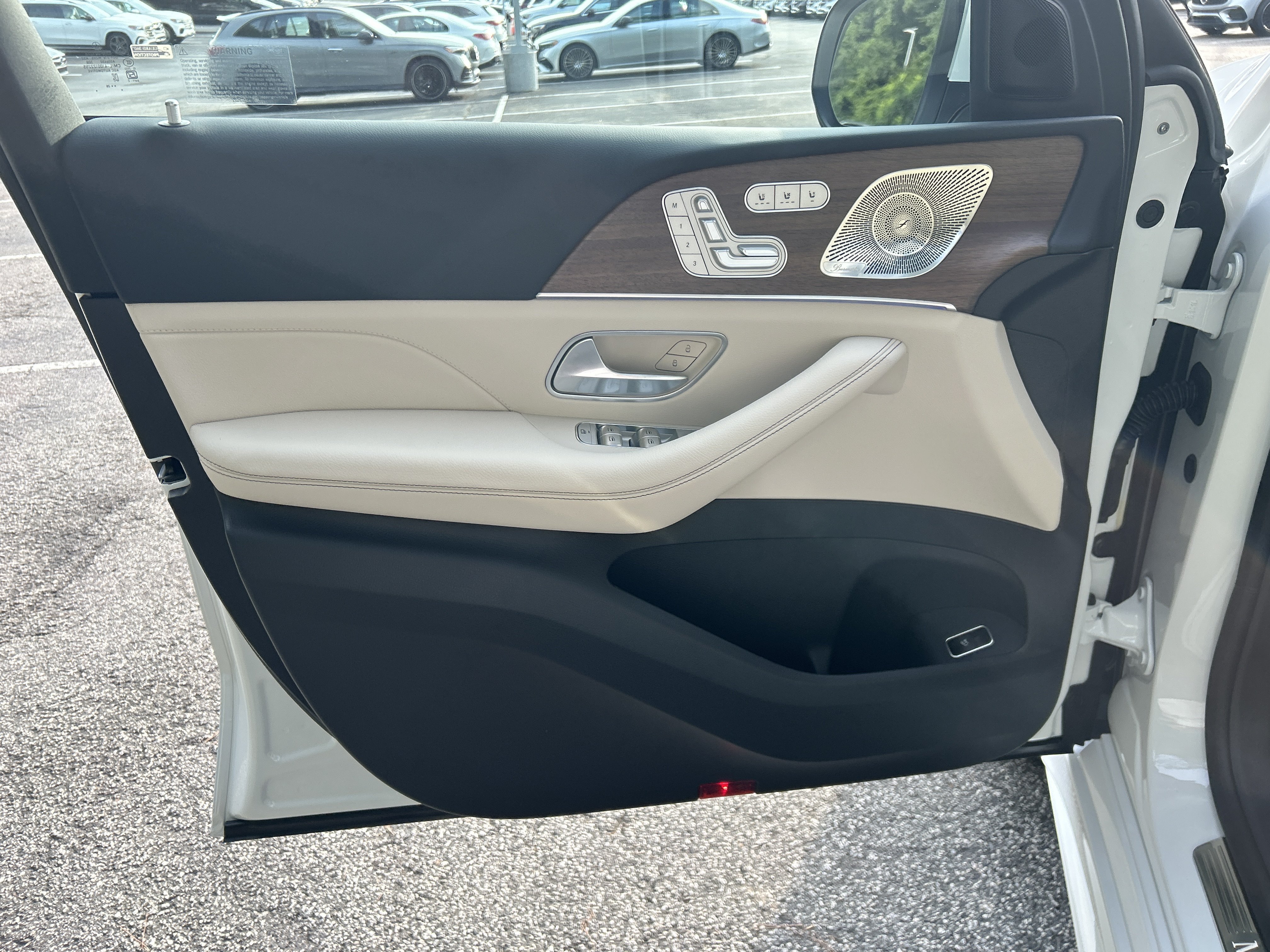 New 2026 MANUFAKTUR Moonlight White Metallic Mercedes-Benz GLE 350 4MATIC® SUV image 16