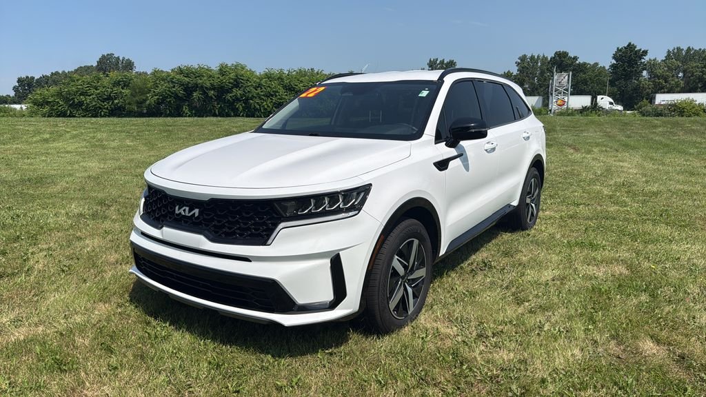 Used 2022 White Kia S image 1