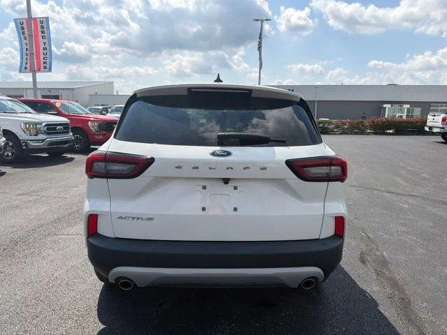 Used 2023 Star White Metallic Tri-Coat Ford Active image 3