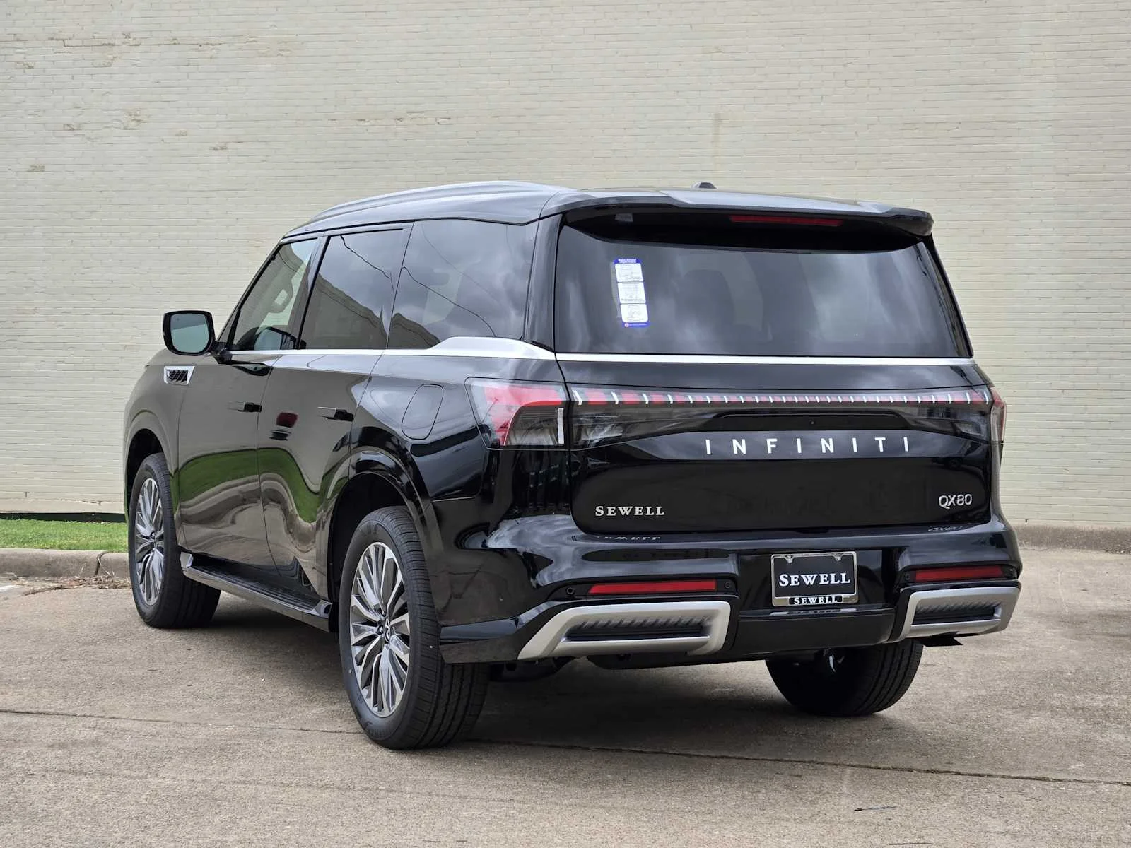 New 2026 BLACK OBSIDIAN INFINITI Luxe 2WD image 4
