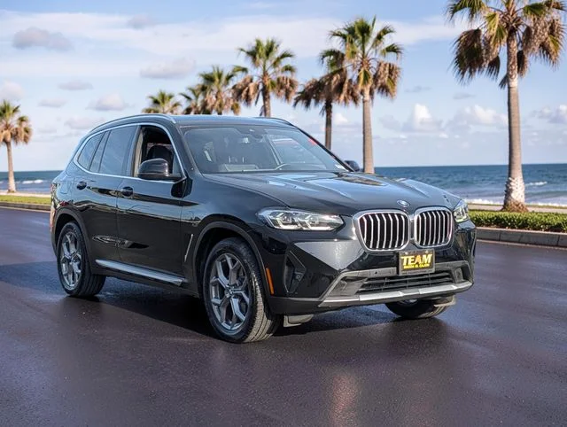 Used 2023 Black BMW sDrive30i image 4