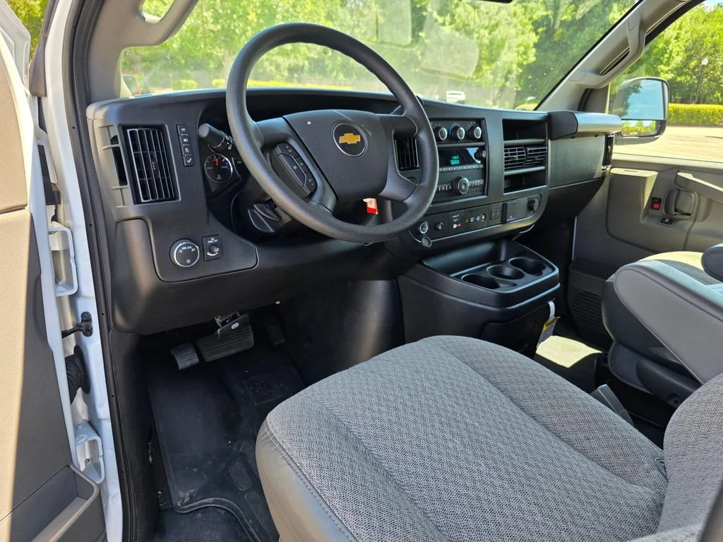 Used 2025 Summit White Chevrolet 1LT image 11