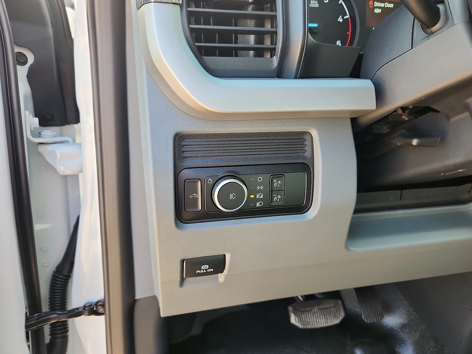 New 2026 Oxford White Ford XL image 16