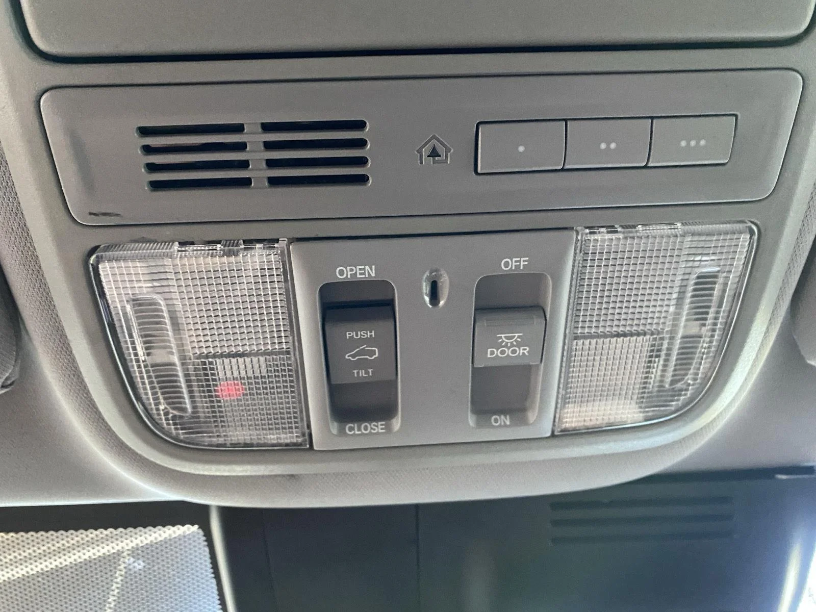 Used 2019 Modern Steel Metallic Honda Touring image 26