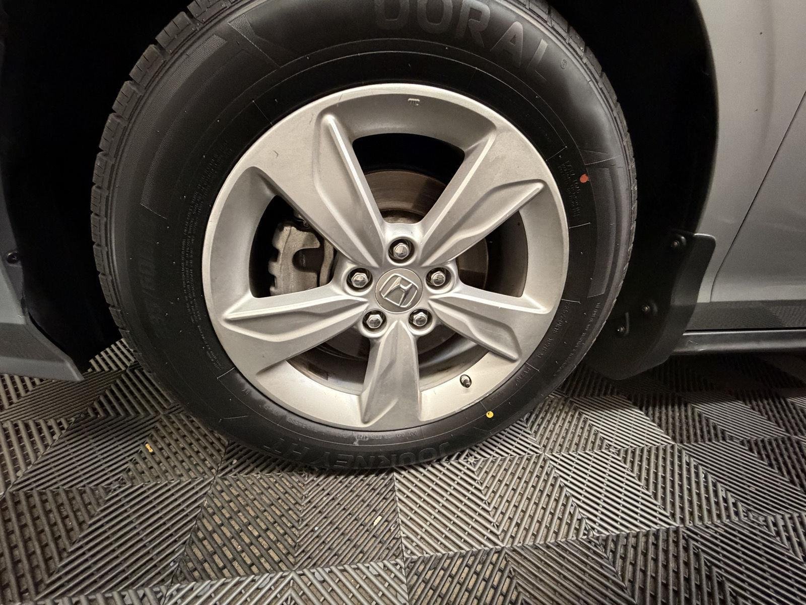Used 2019  Honda EX-L image 34
