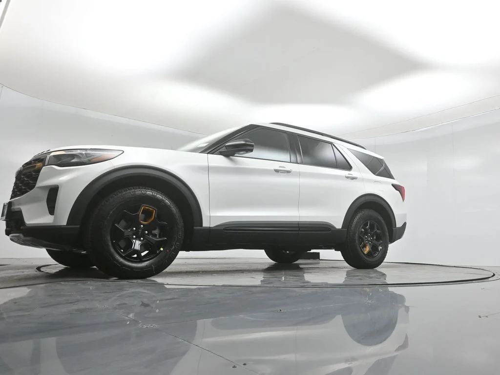 New 2026 Star White Metallic Tri-Coat Ford Tremor image 45