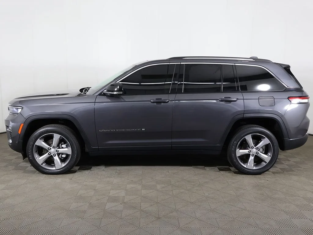 Used 2022 Gray Jeep Limited image 21