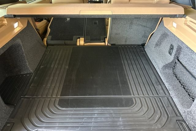 New 2027 Carpathian Grey Land Rover SE image 14
