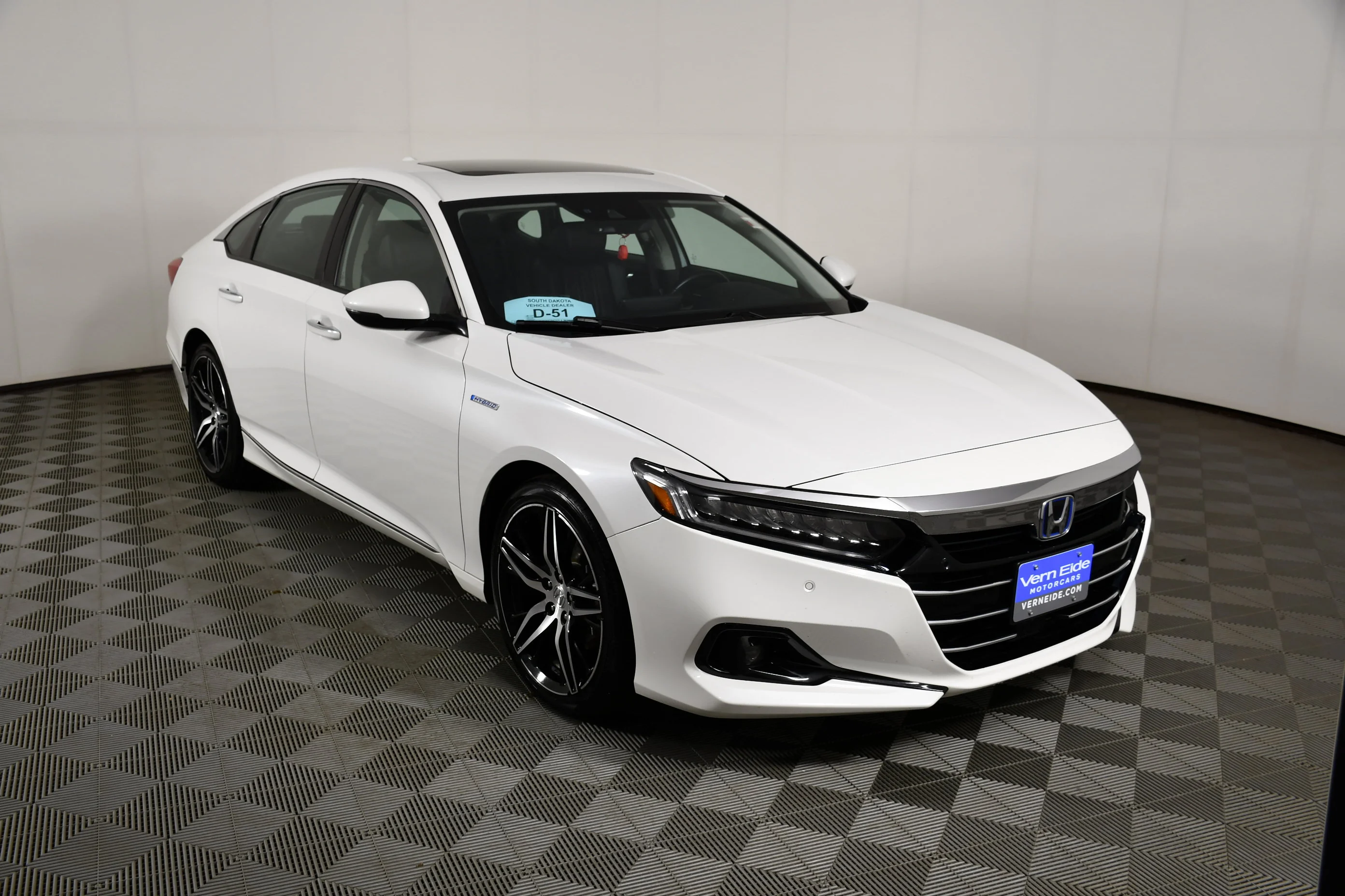 Used 2021 Platinum White Pearl Honda Touring image 3