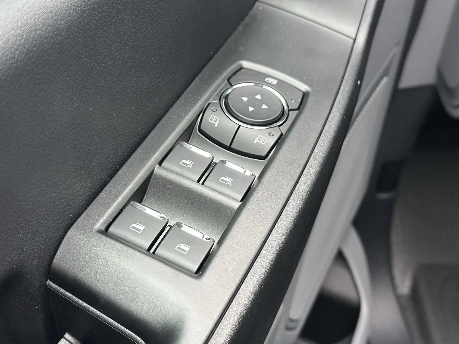 New 2025 Oxford White Ford XL image 25
