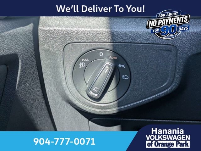 Used 2018 Black Volkswagen 2.0T SE w/Technology image 25