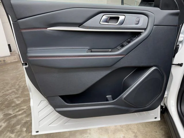 New 2026 Star White Metallic Tri-Coat Ford ST-Line image 10