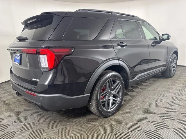 New 2026 Agate Black Metallic Ford ST-Line image 3