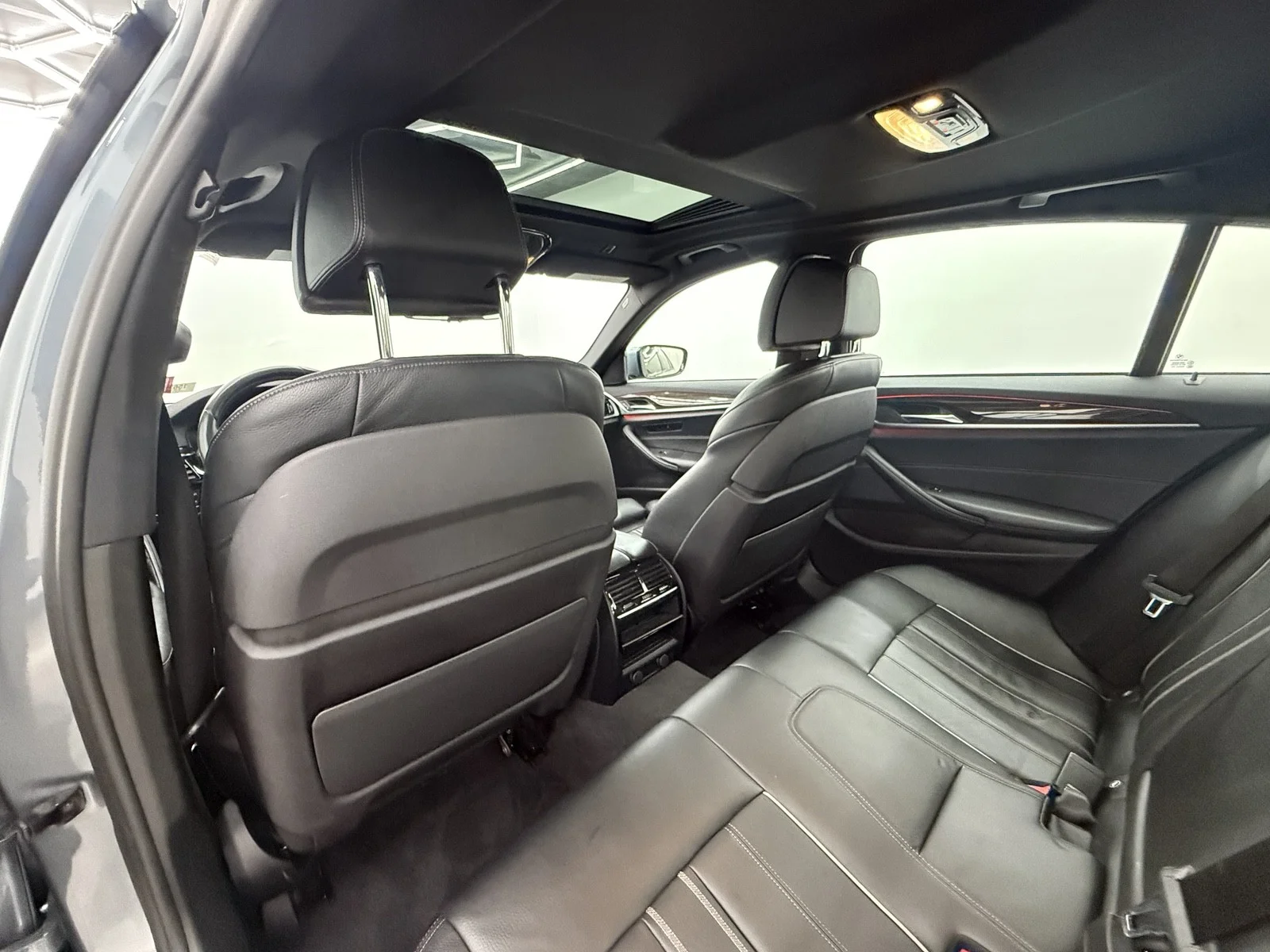 Used 2018 Bluestone Metallic BMW 530e xDrive iPerformance image 36