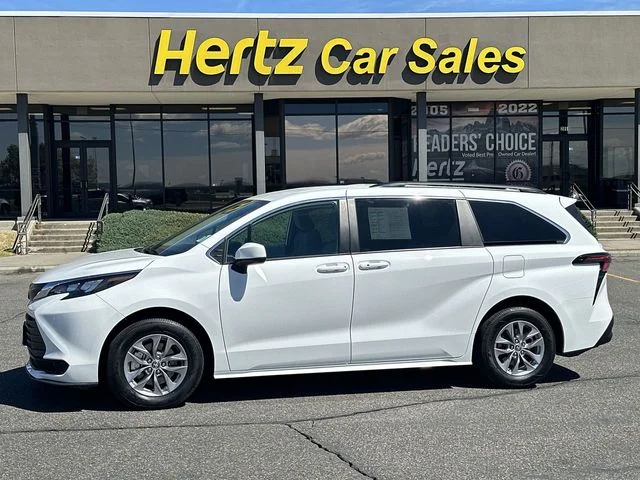2025 Toyota Sienna LE 8-Passenger Hybrid AWD's photo