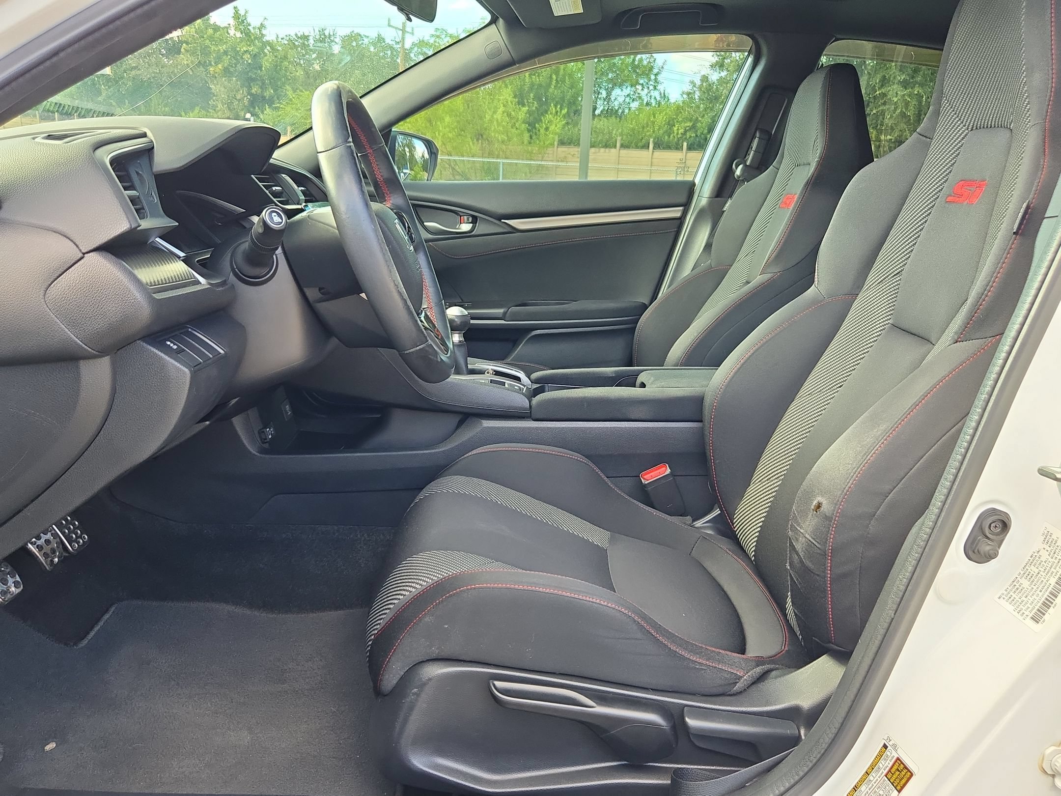Used 2018 White Honda  image 9