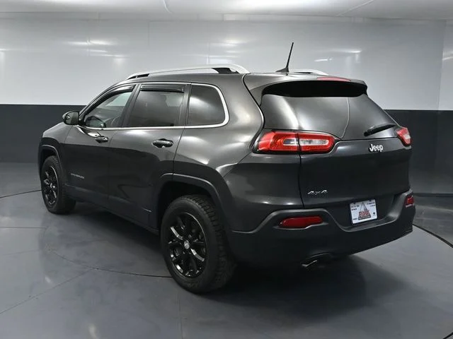 Used 2016 Gray Jeep Latitude image 7