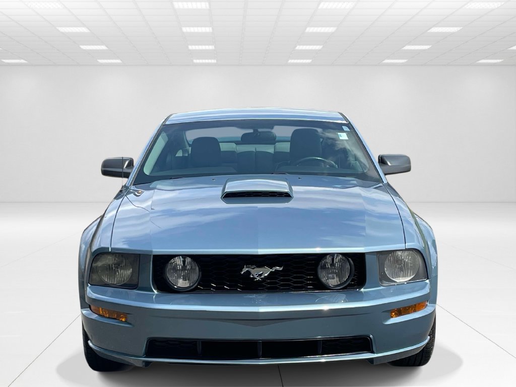 Used 2007  Ford GT Deluxe image 2