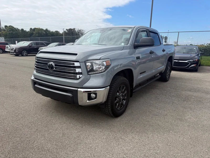 Used 2021  Toyota SR5 image 2