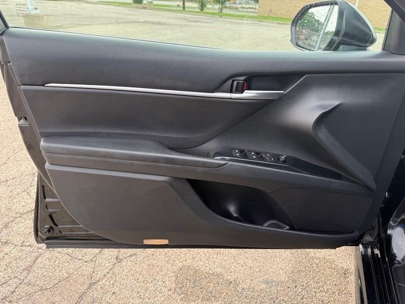 Used 2019 Midnight Black Metallic Toyota SE image 19
