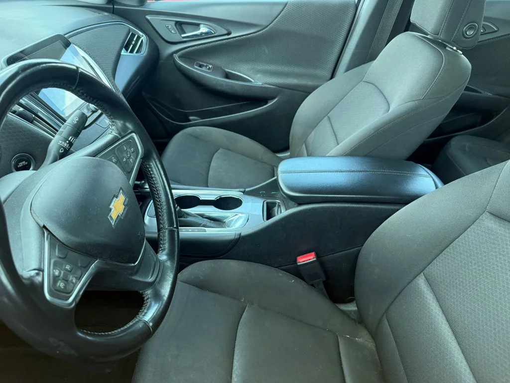Used 2018 Silver Chevrolet LT image 10