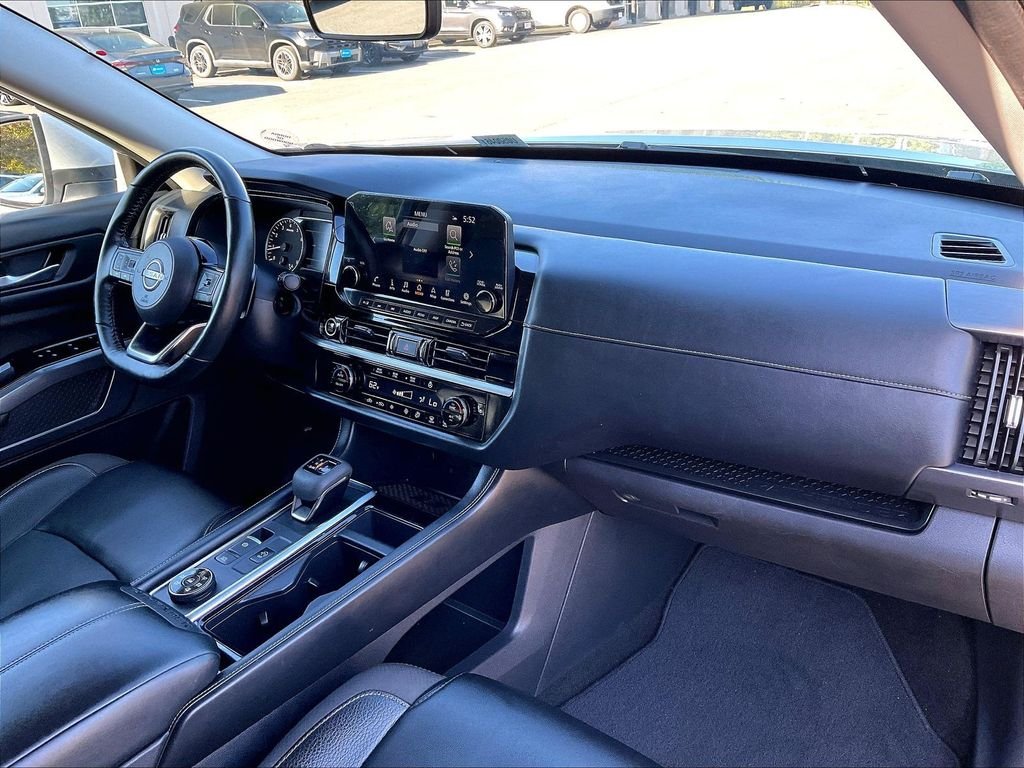 Used 2023 Silver Nissan SL image 14