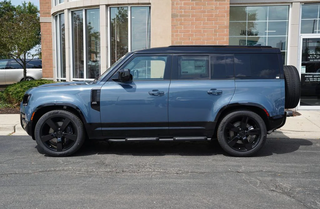 New 2026 Tasman Blue Land Rover X-Dynamic SE image 2
